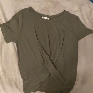 Beautiful olive green t-shirt with a knot in the front